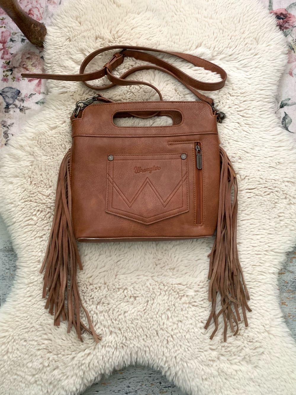 🌵NWT Wrangler Tooled Fringe Western Crossbody Bag Purse🌵 - Picture 5 of 9